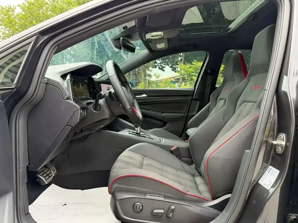 Volkswagen Golf GTI — фото 9