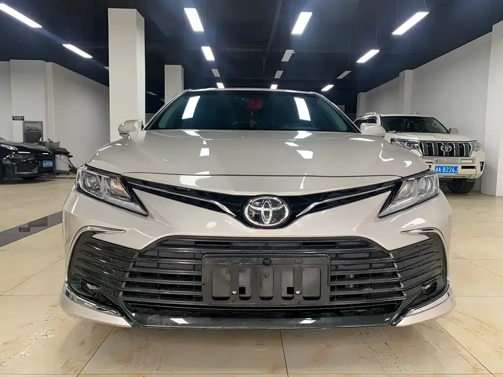 Toyota Camry — фото 5