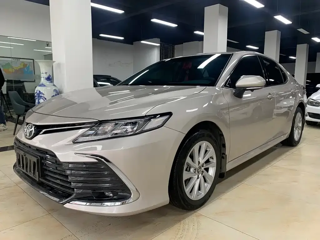 Toyota Camry — фото 9
