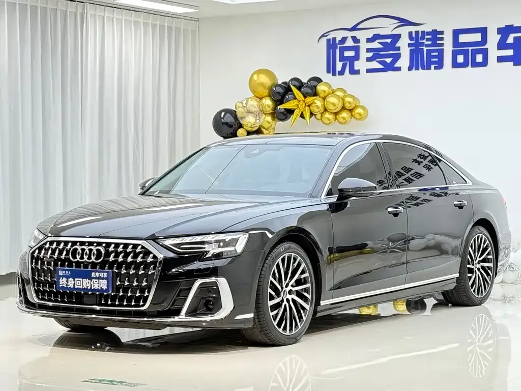 Audi A8 — фото 1