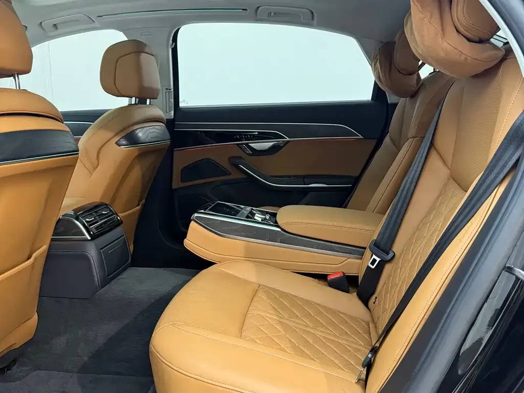 Audi A8 — фото 8