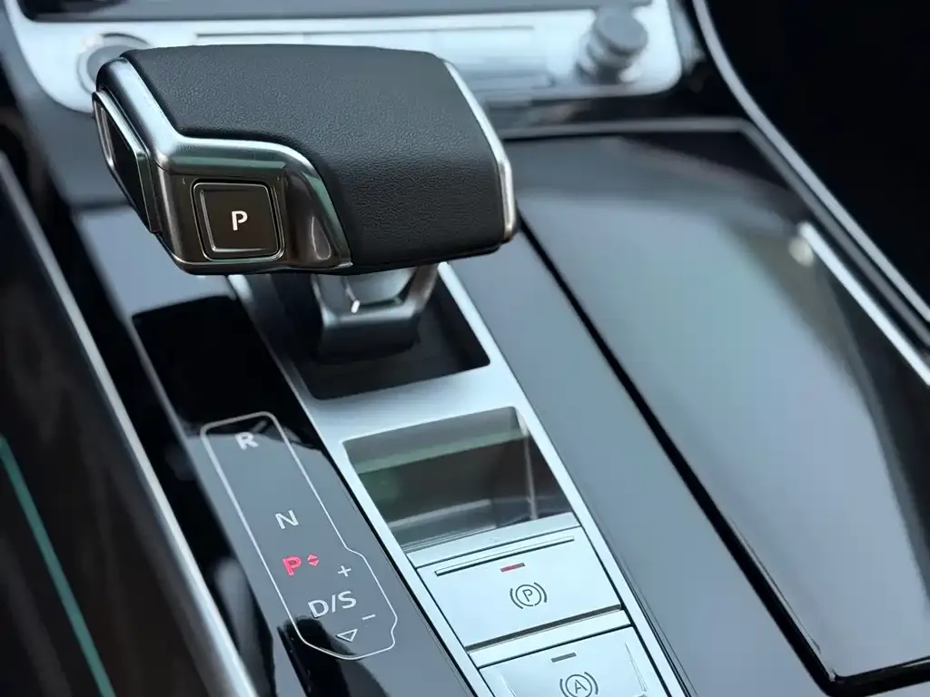 Audi A8 — фото 2