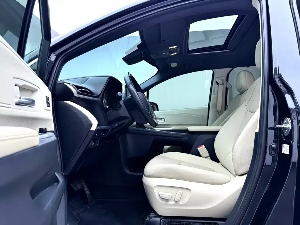 Toyota Granvia — фото 10