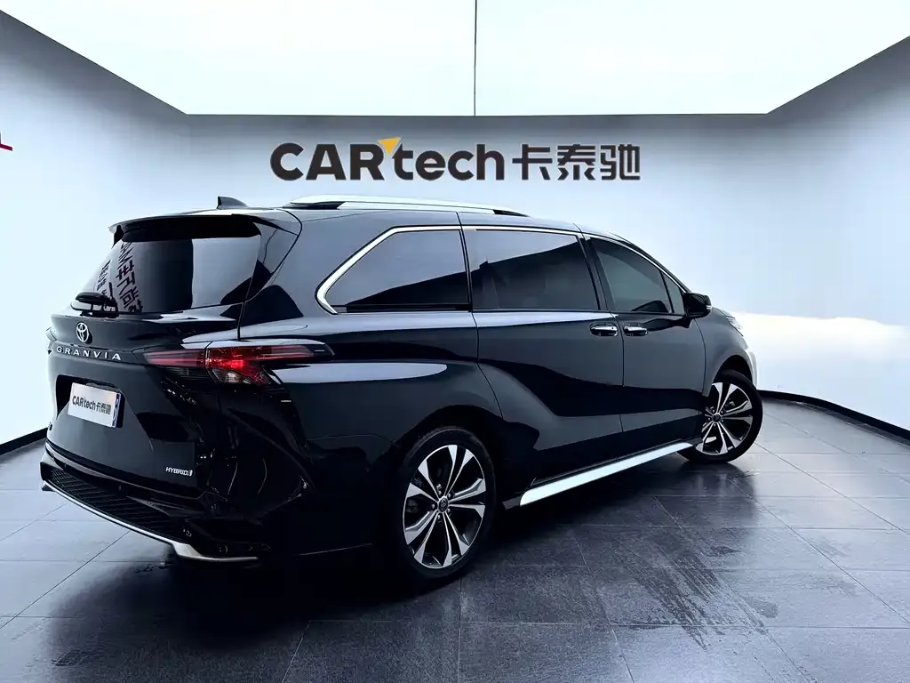 Toyota Granvia — фото 6