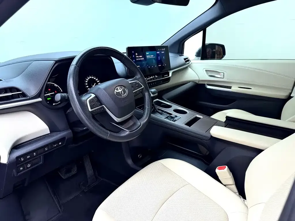 Toyota Granvia — фото 8