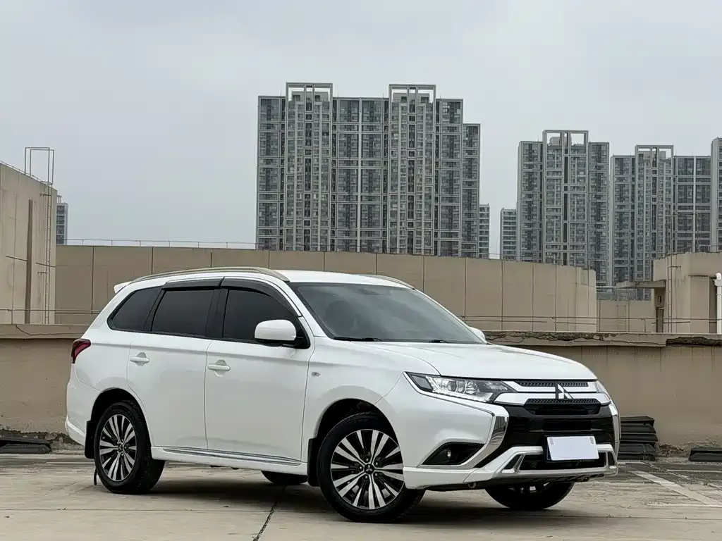 Mitsubishi Outlander 2022 из CN, фото 2