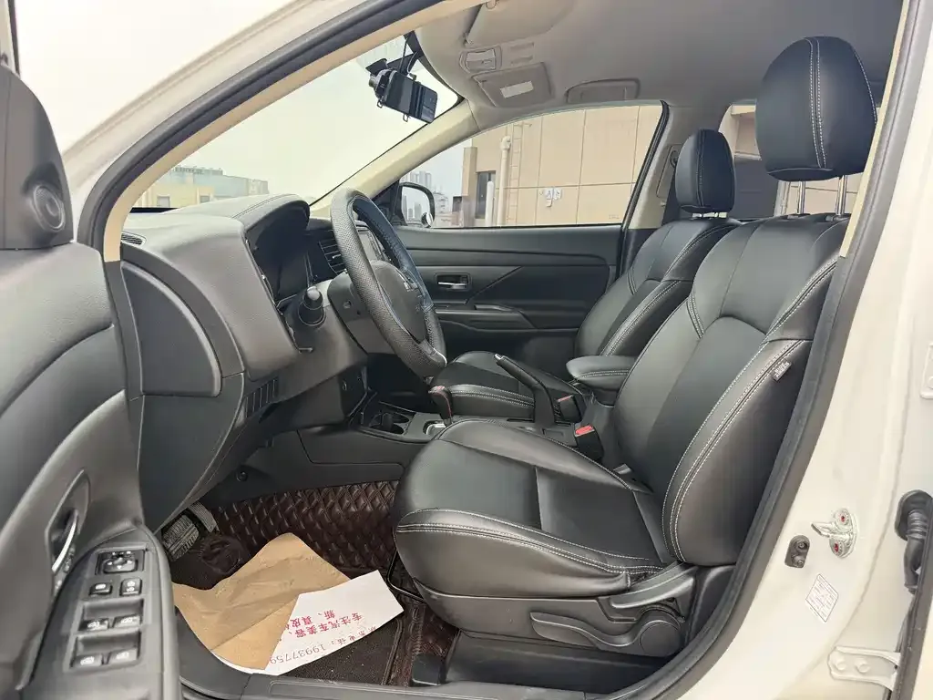 Mitsubishi Outlander 2022 из CN, фото 3