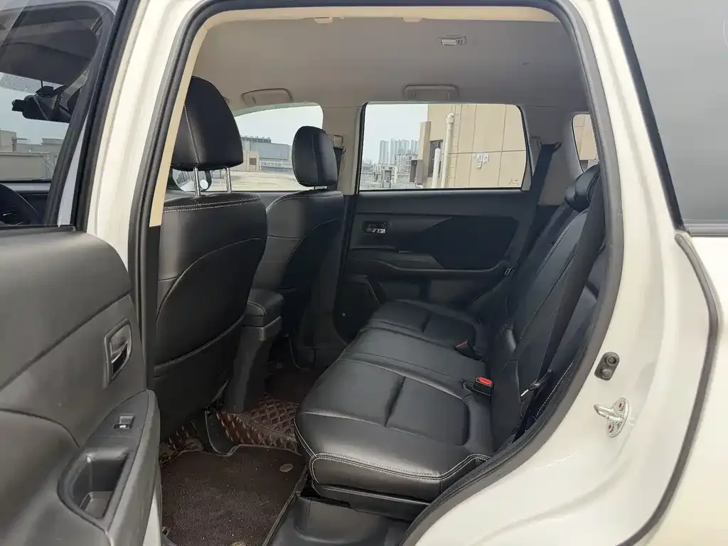 Mitsubishi Outlander 2022 из CN, фото 8