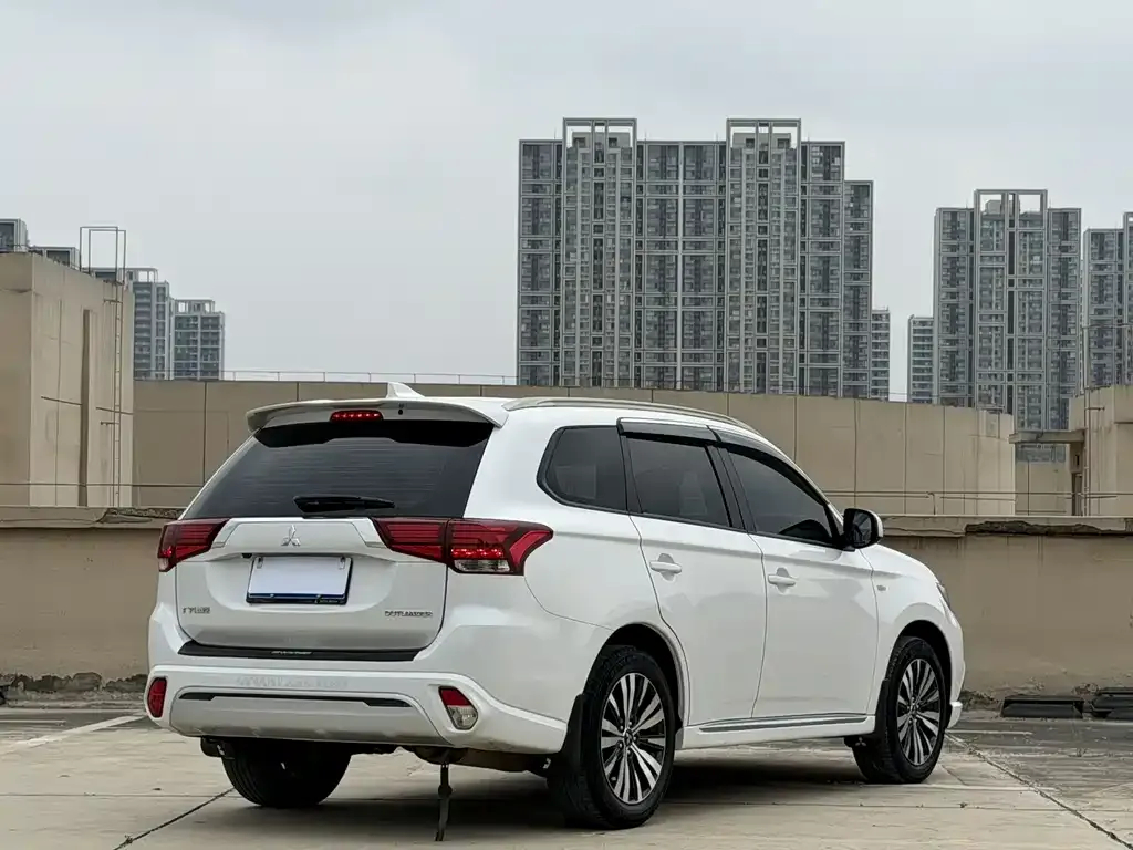 Mitsubishi Outlander 2022 из CN, фото 4