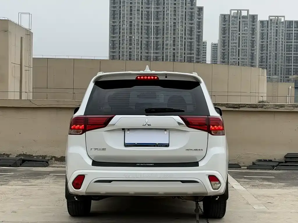 Mitsubishi Outlander 2022 из CN, фото 10