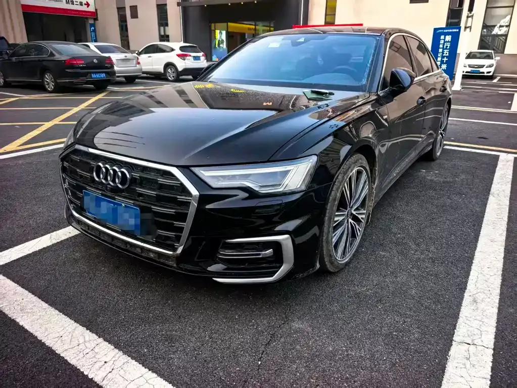 Audi A6L — фото 1