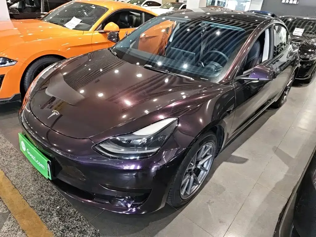 Tesla Model 3 — фото 1