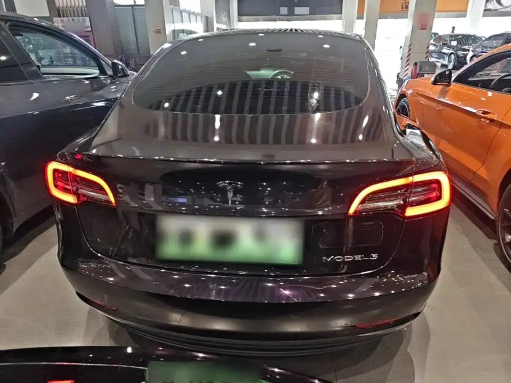 Tesla Model 3 — фото 7