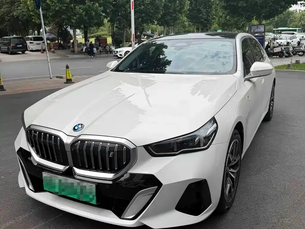 BMW i5