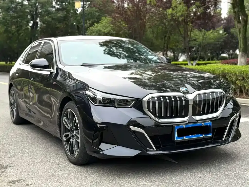 BMW 5 Series — фото 1
