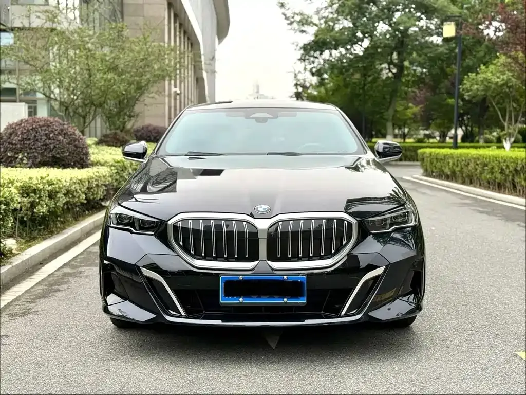 BMW 5 Series — фото 9