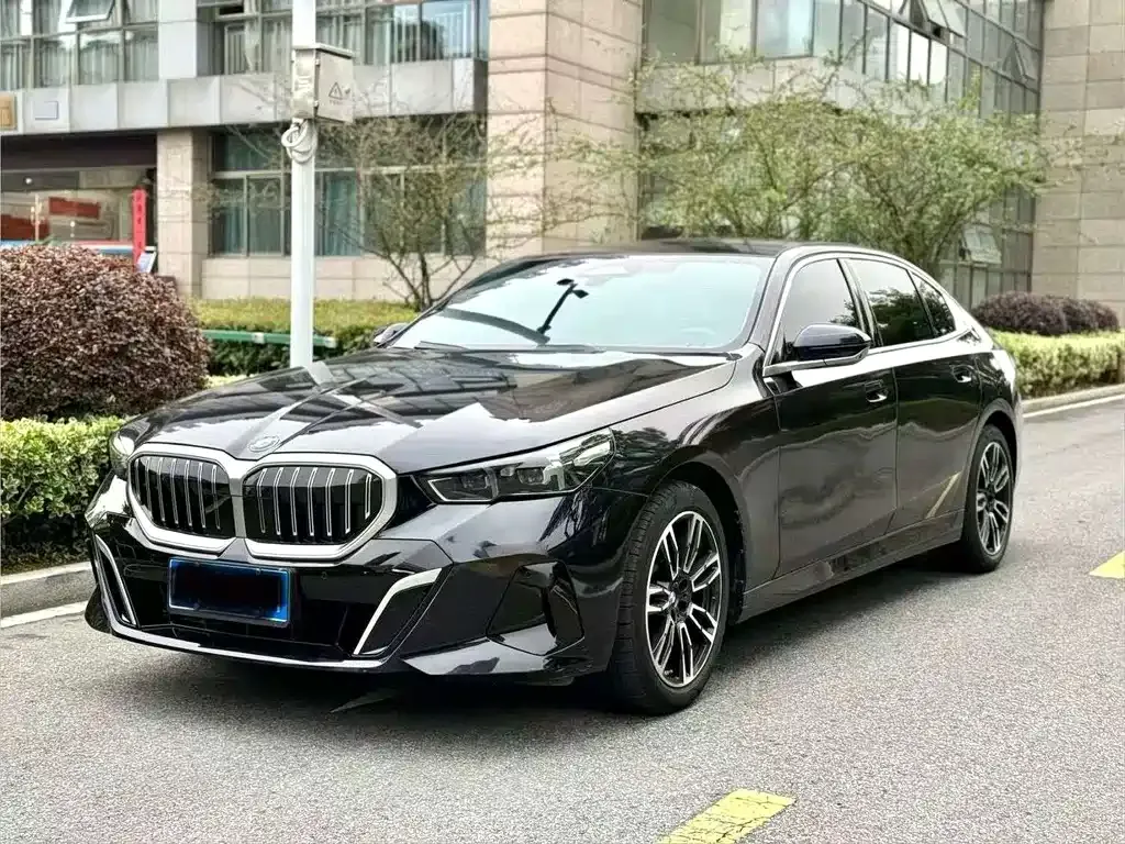 BMW 5 Series — фото 10