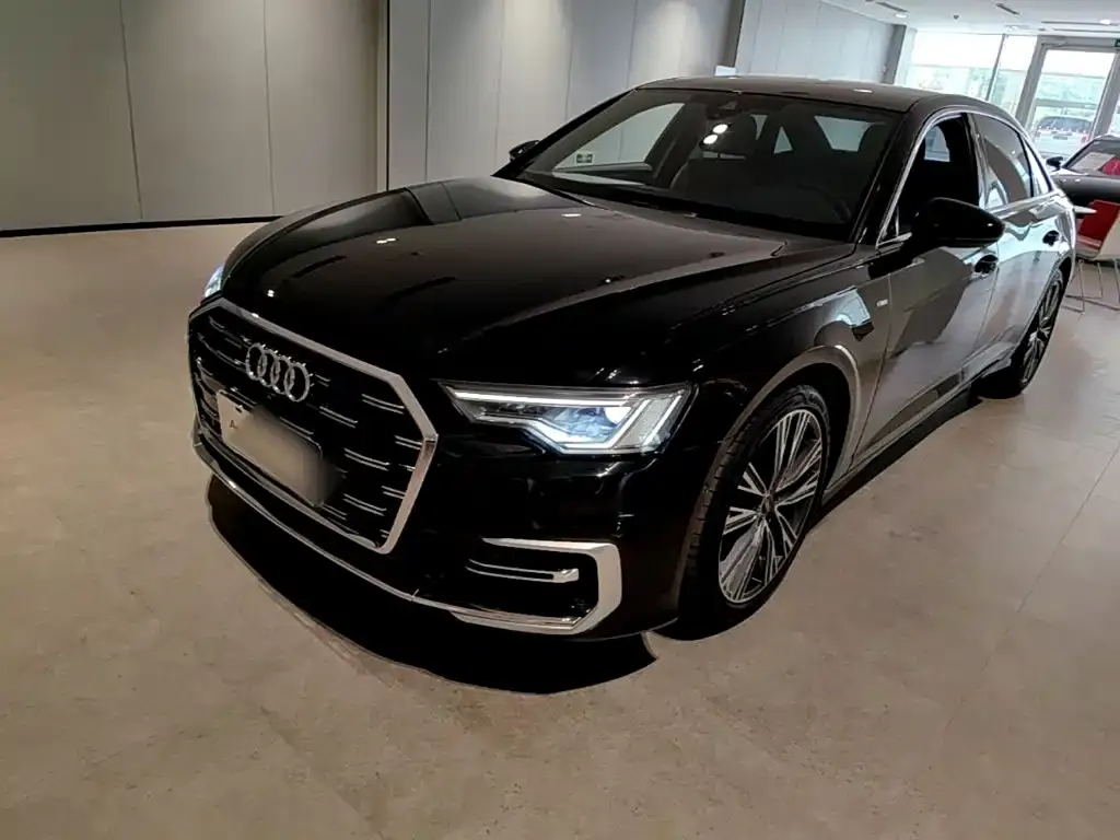 Audi A6L — фото 1