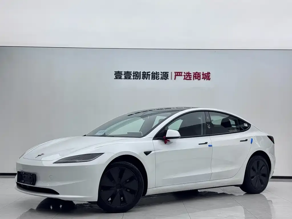Tesla Model 3 — фото 1