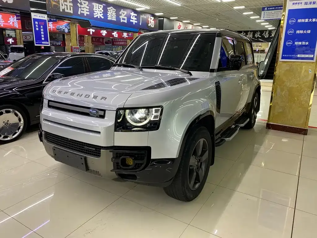 Land Rover Defender — фото 1