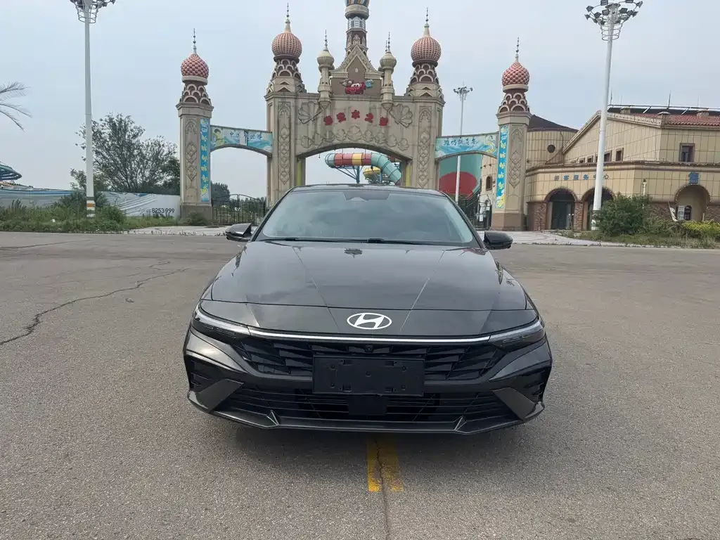 Hyundai Elantra — фото 10