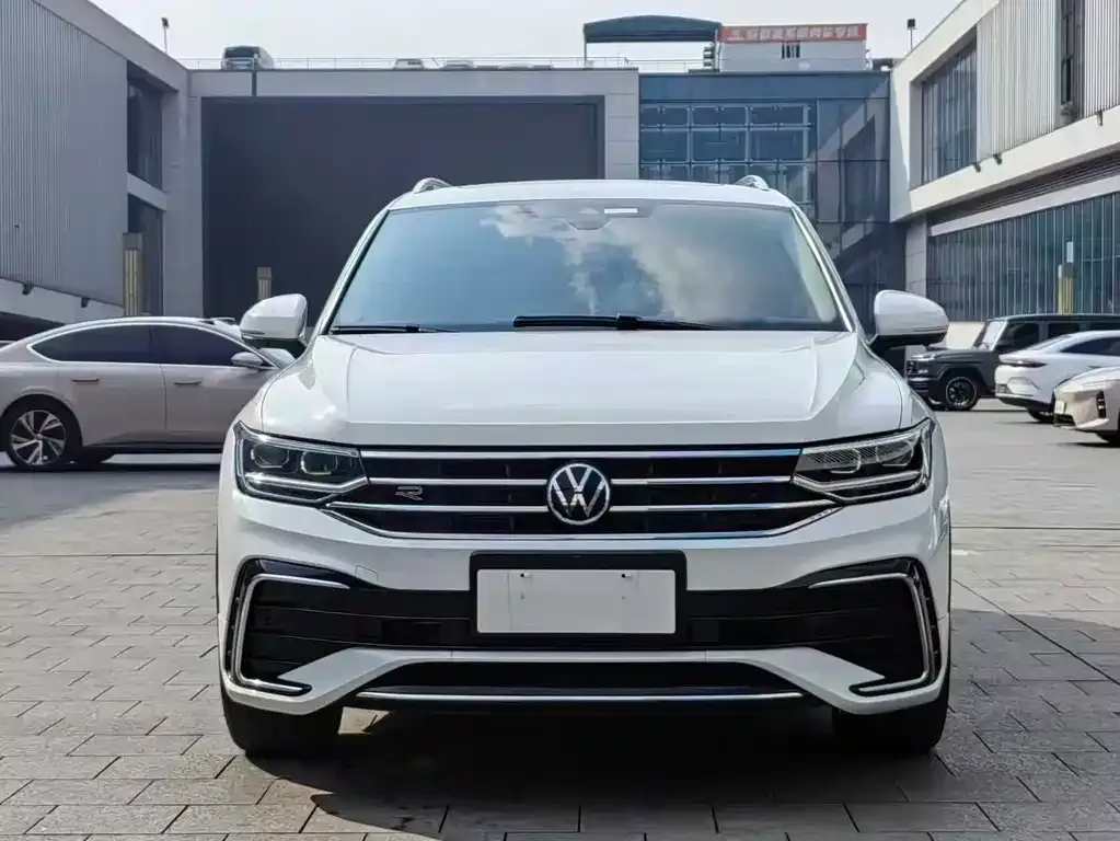 Volkswagen Tiguan L — фото 3