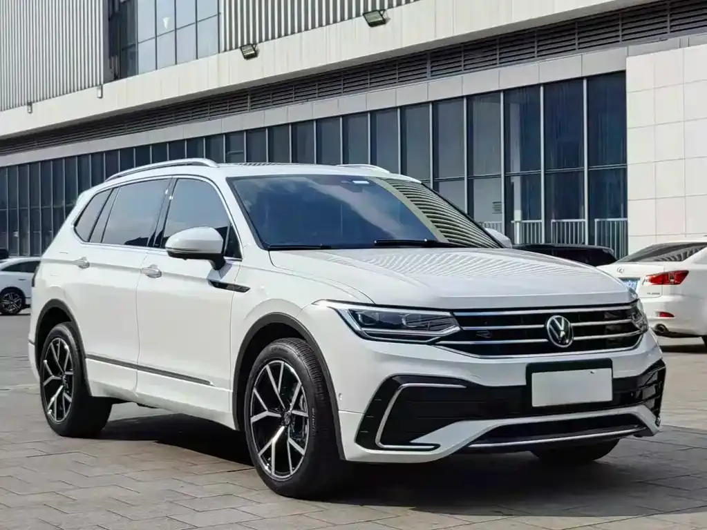 Volkswagen Tiguan L — фото 2