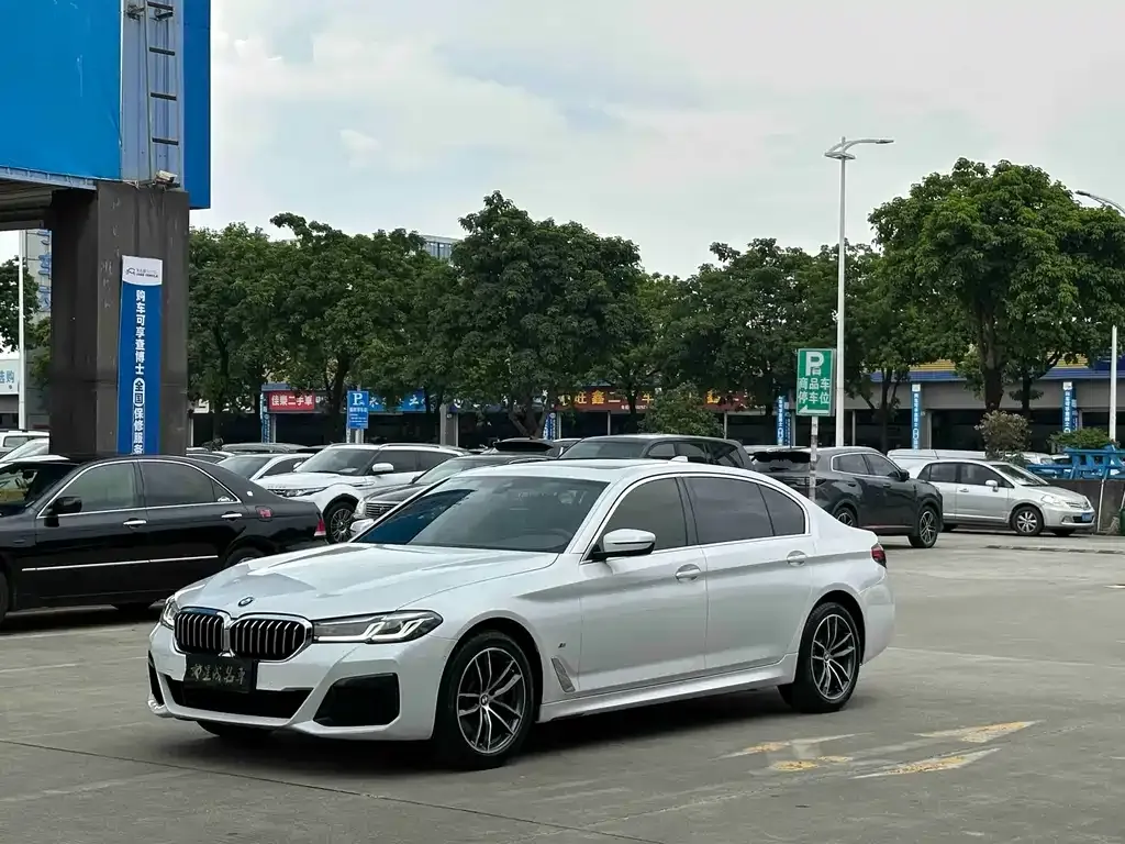 BMW 5 Series — фото 1