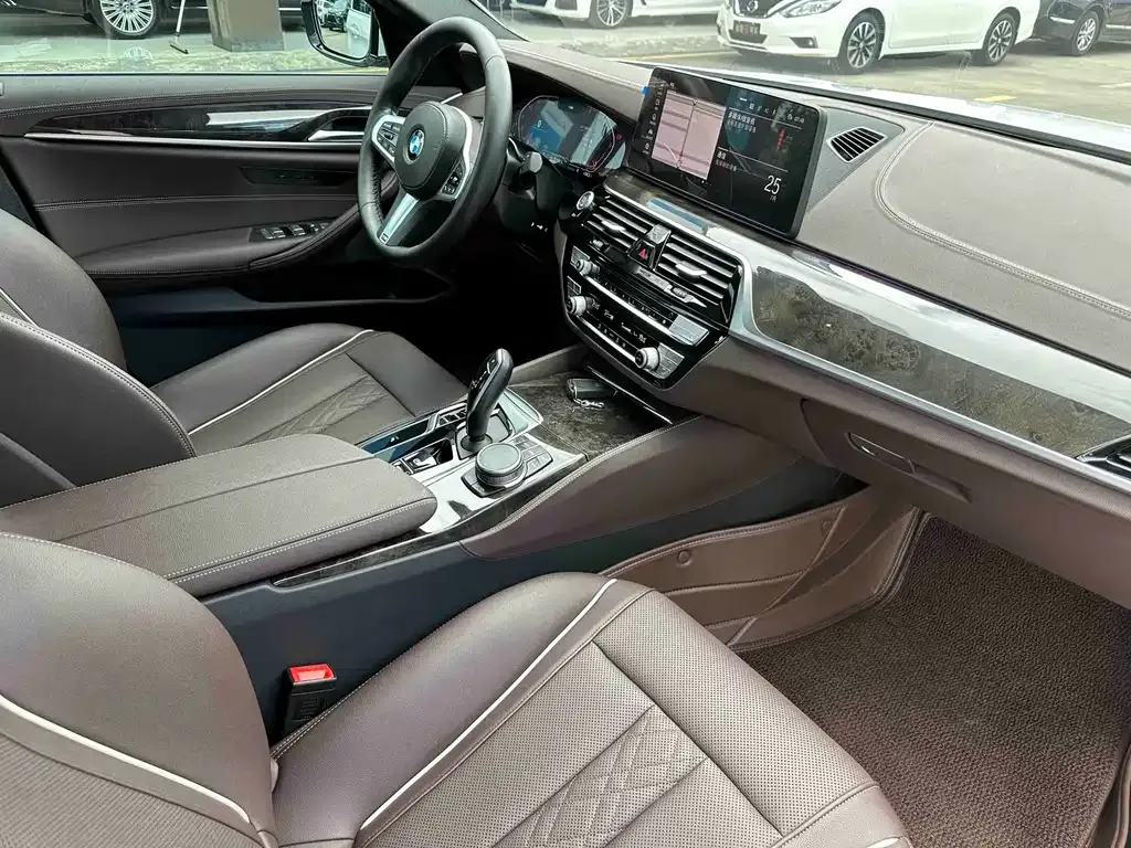 BMW 5 Series — фото 10