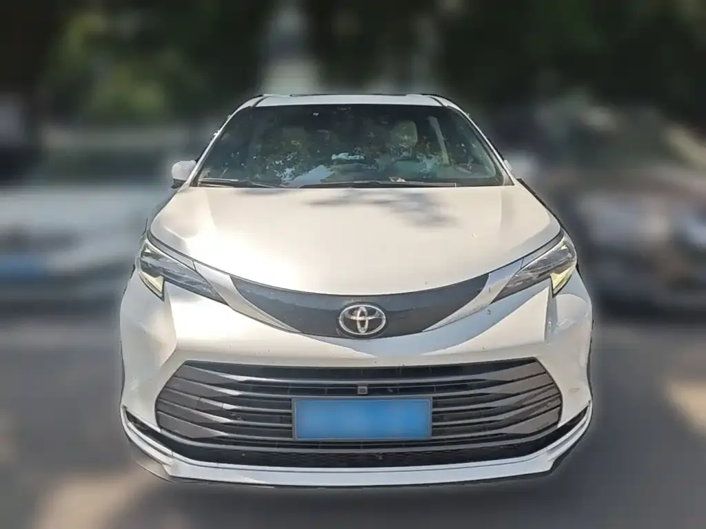 Toyota Sienna — фото 4