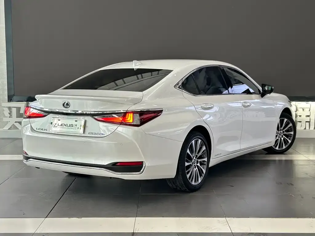 Lexus ES — фото 3