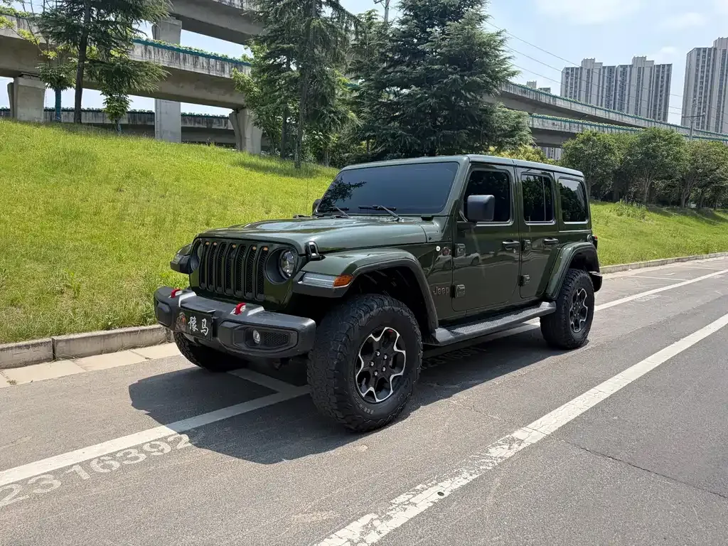 Jeep Wrangler — фото 1