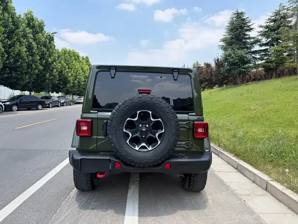 Jeep Wrangler — фото 9