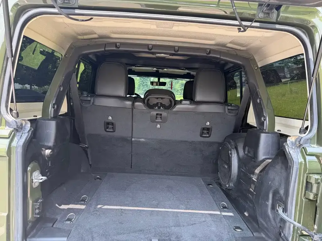 Jeep Wrangler — фото 8