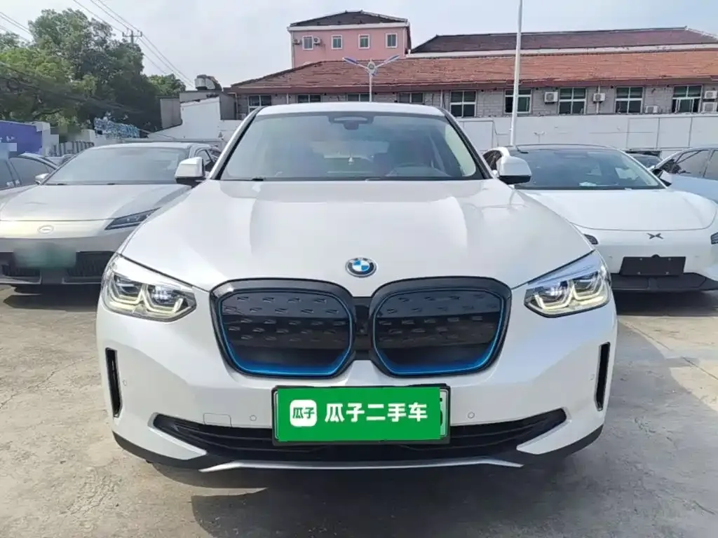 BMW iX3 — фото 10