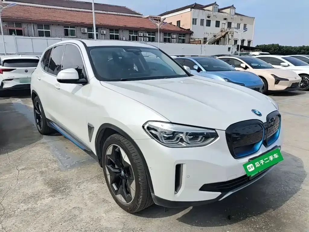 BMW iX3 — фото 9