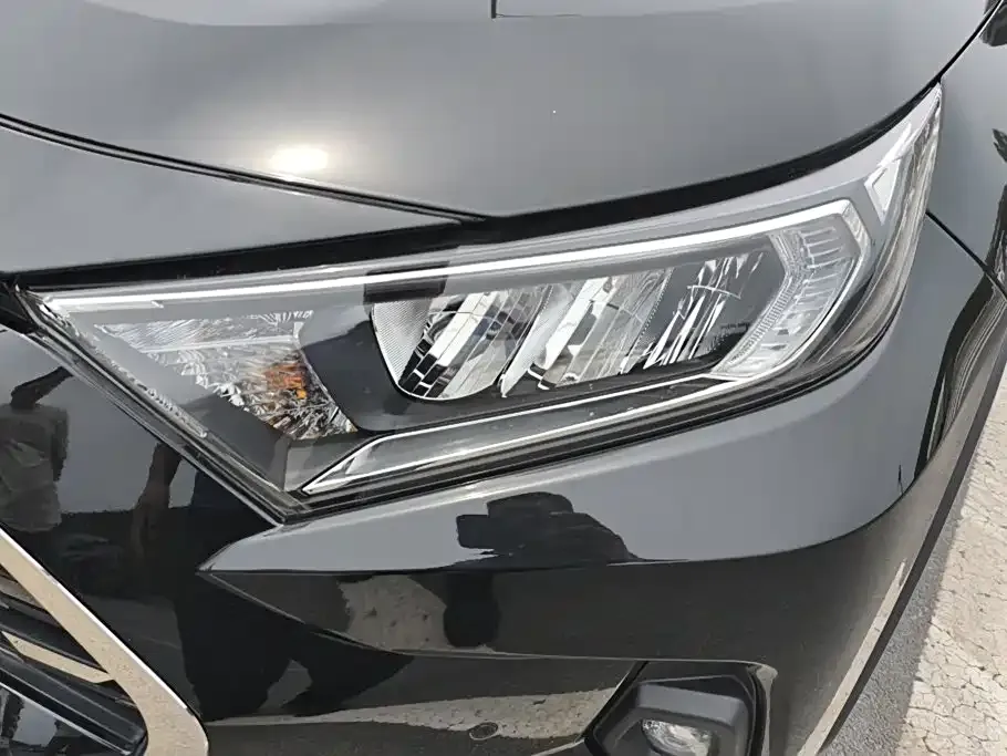 Toyota RAV4 — фото 2