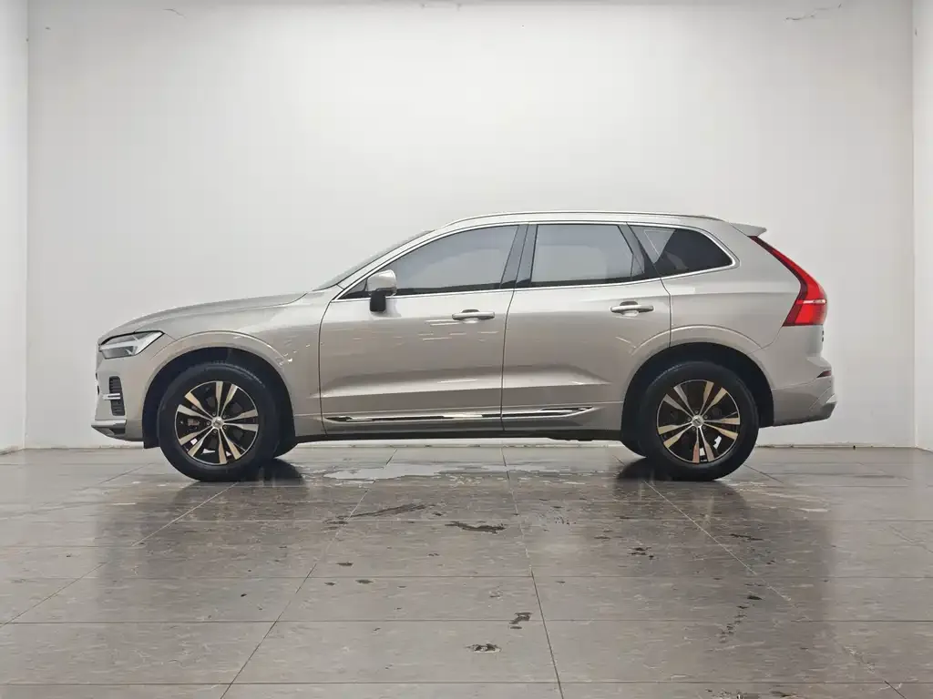 Volvo XC60 — фото 9