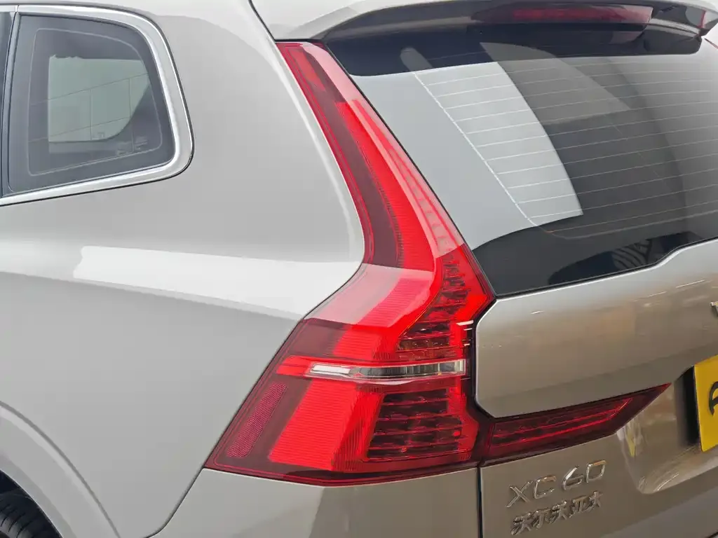 Volvo XC60 — фото 6