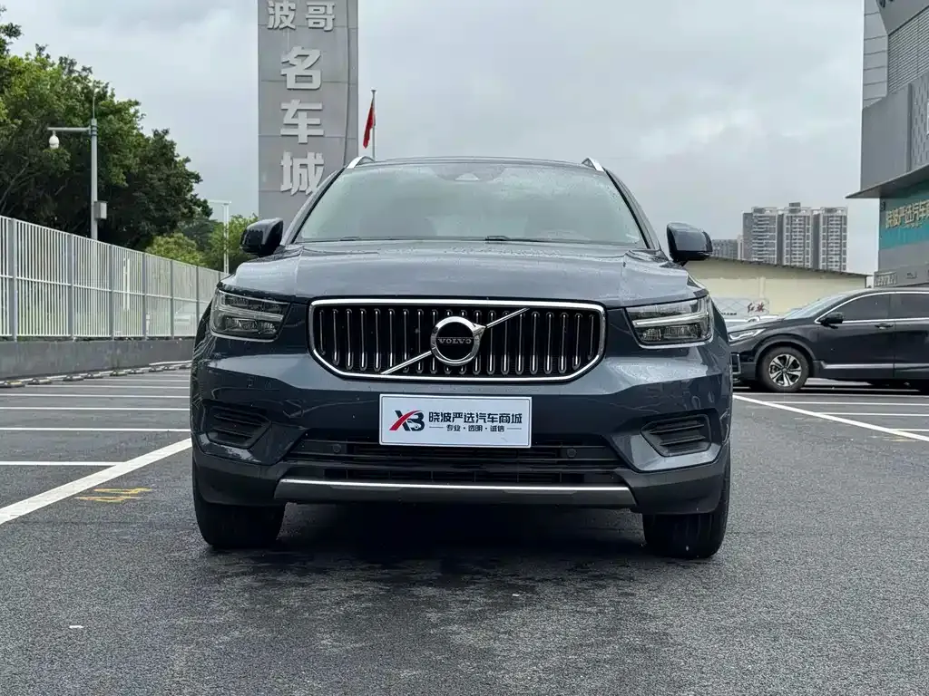 Volvo XC40 — фото 9