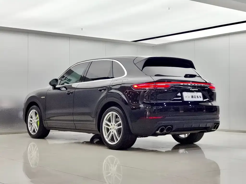 Porsche Cayenne Hybrid — фото 6