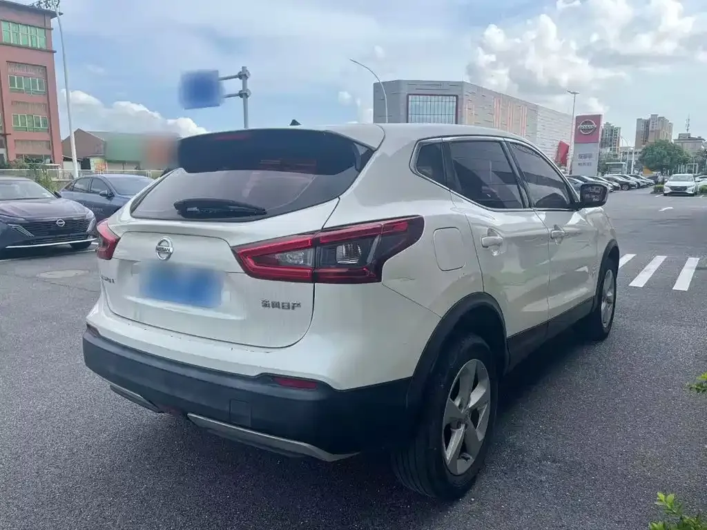 Nissan Qashqai — фото 10