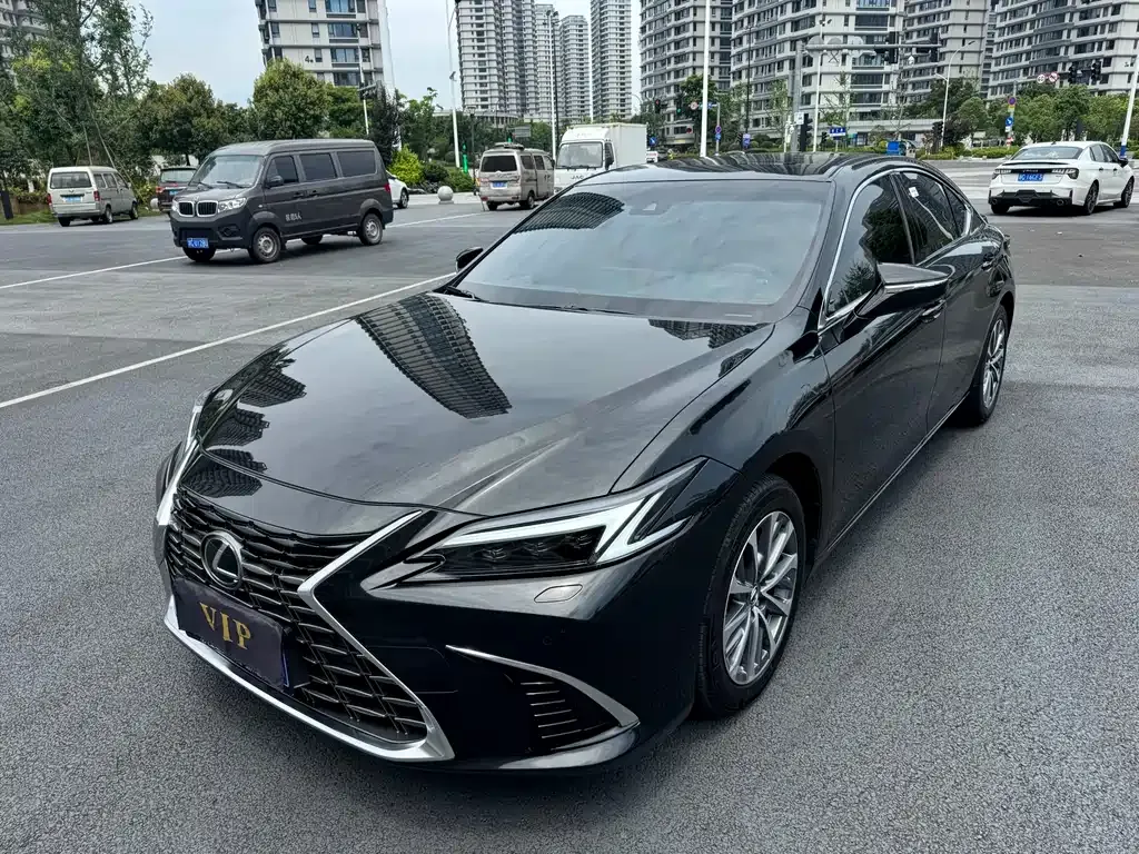 Lexus ES — фото 1