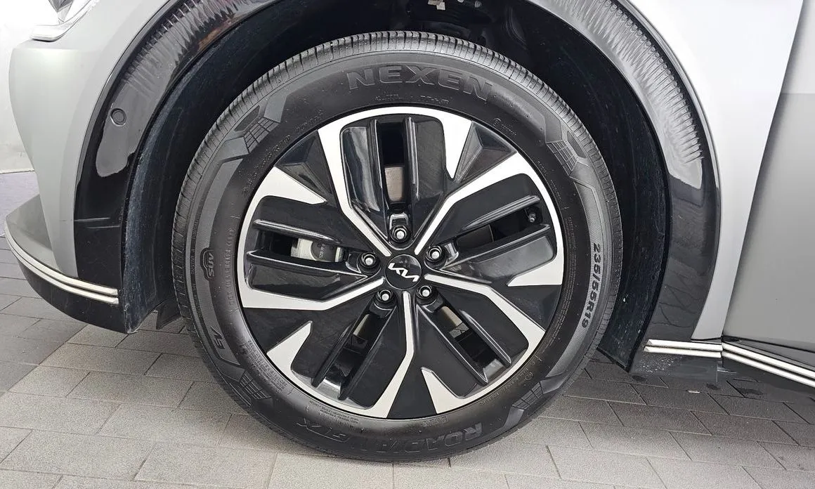 Kia EV6 — фото 8