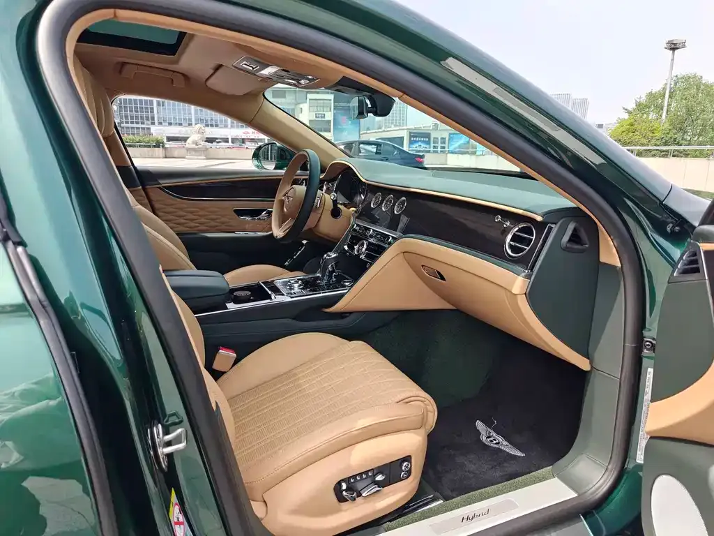 Bentley Flying Spur PHEV — фото 9