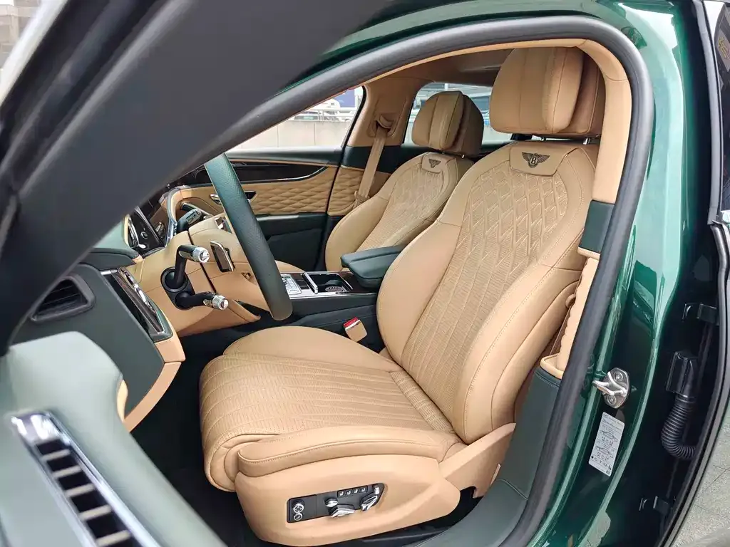 Bentley Flying Spur PHEV — фото 6