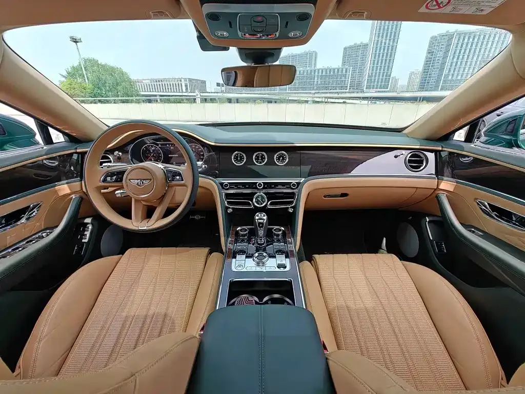 Bentley Flying Spur PHEV — фото 5