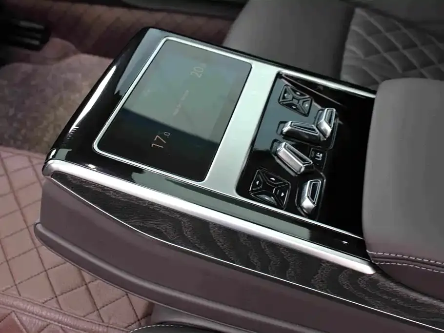 Audi A8 — фото 10