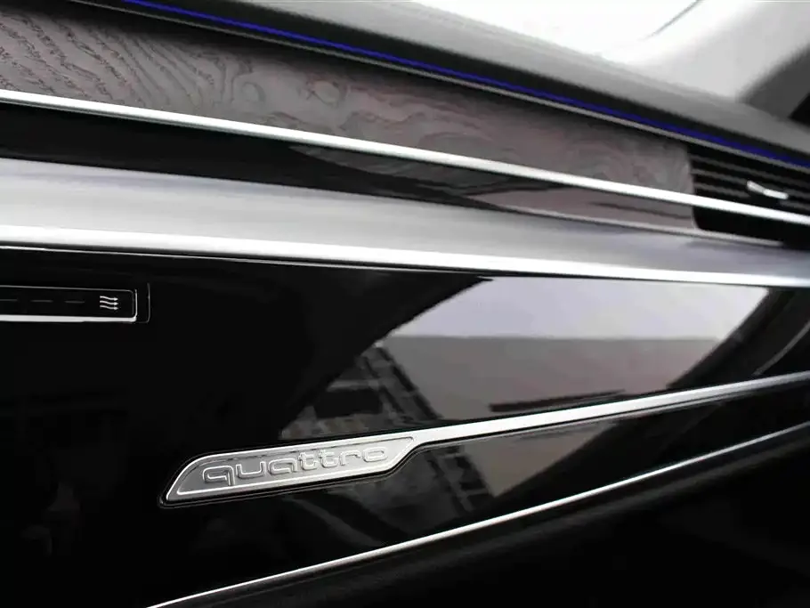 Audi A8 — фото 2