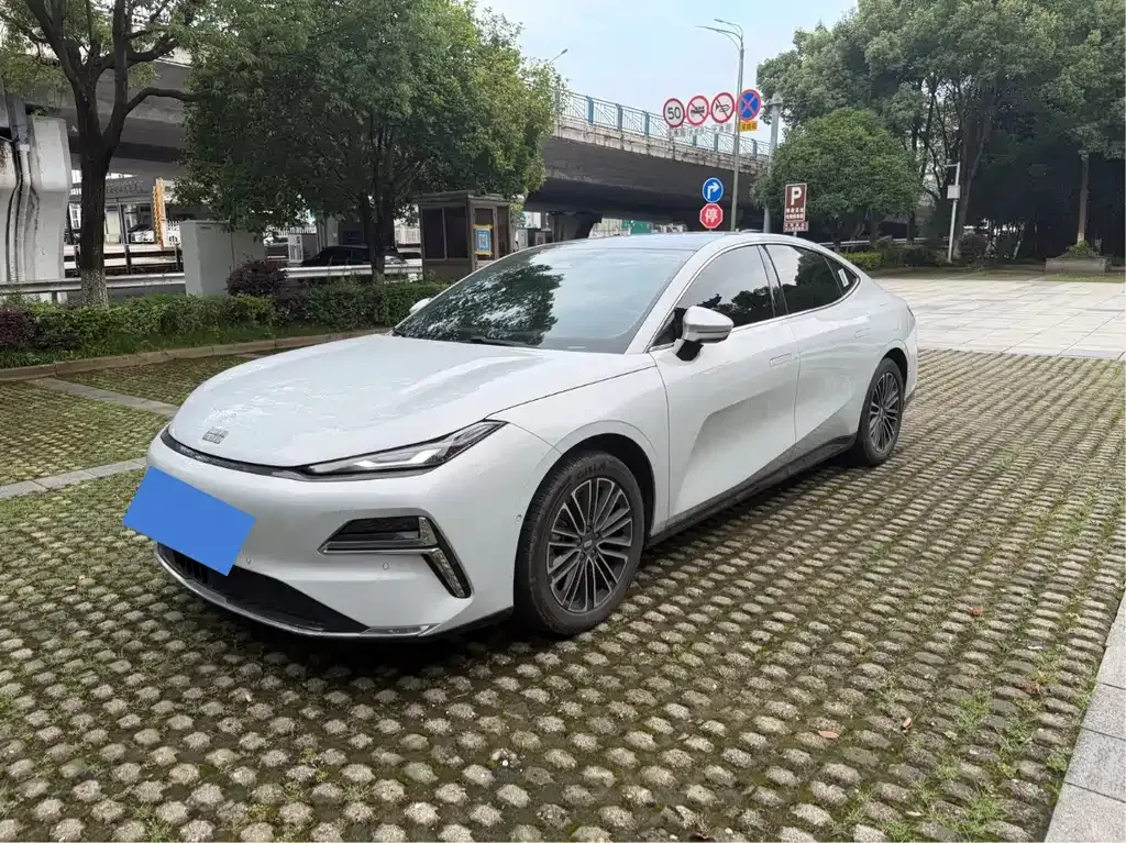 Geely Galaxy Xingyao 8